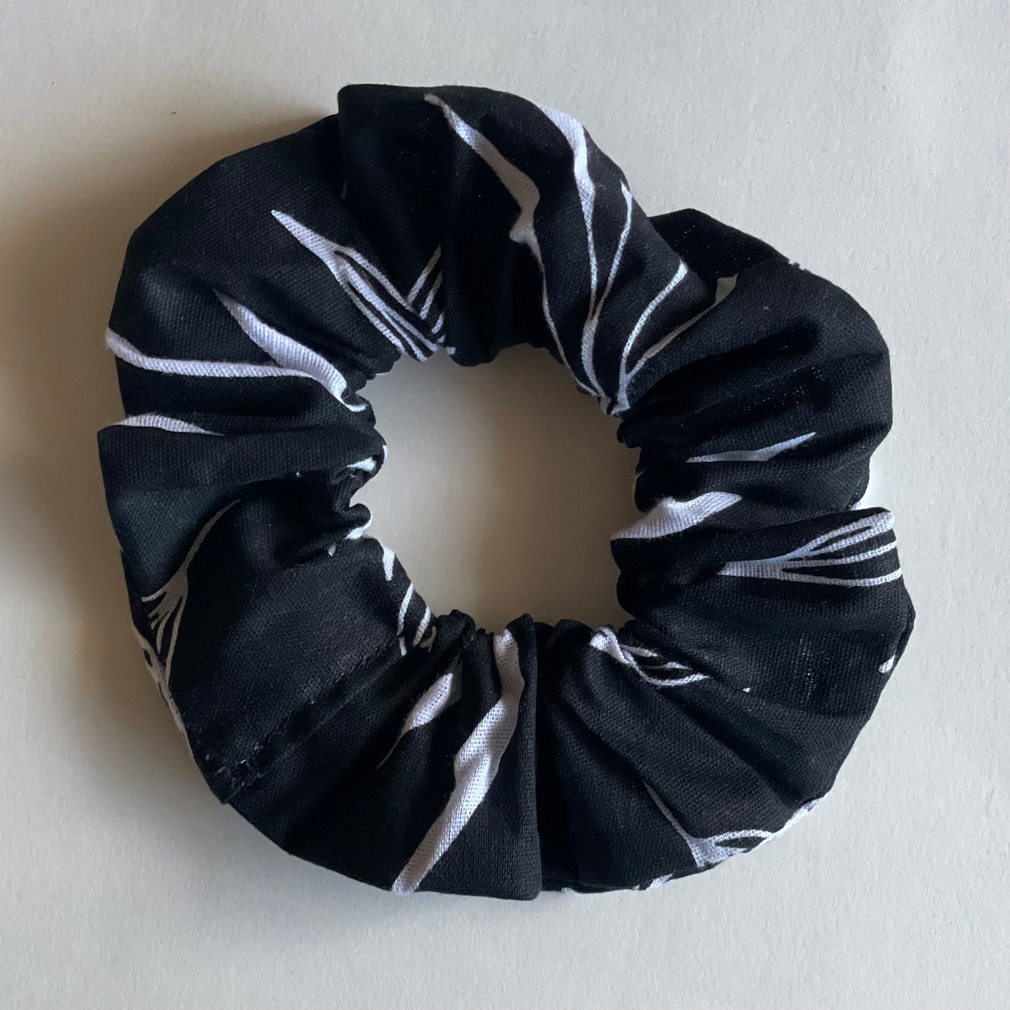 Black/White Floral Scrunchie